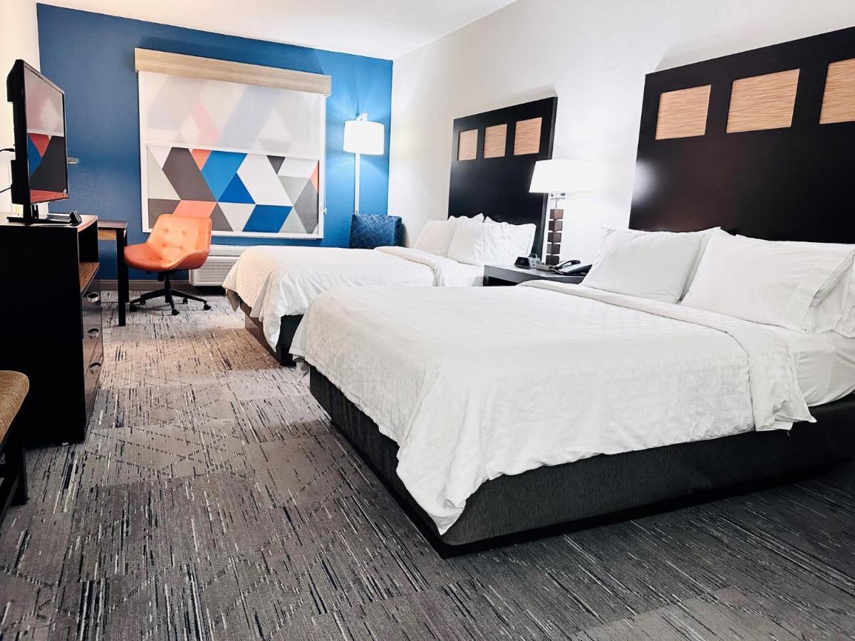 Holiday Inn Express & Suites Houston East - Baytown, An Ihg Hotel Exterior photo